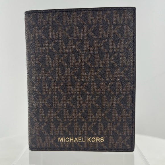 Michael Kors Bedford Travel Passport - Picture 1 of 9